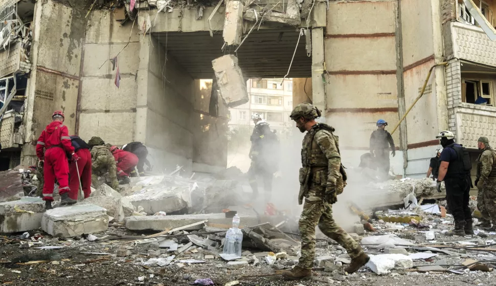 epa11622663 Ukrainian rescuers work at the site of a shelling on a high-storey residential building in Kharkiv, northeastern Ukraine, 24 September 2024, amid the ongoing Russian invasion. At least three people died and 31 others were injured following Russian glide bombs shelling in a residential area in Kharkiv, according to the head of the Kharkiv Military Administration Oleg Synegubov in telegram. Russian troops entered Ukrainian territory on 24 February 2022, starting a conflict that has provoked destruction and a humanitarian crisis. EPA/GEORGE IVANCHENKO