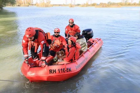 Osijek, 19.10.2024. - Pokazni dio terenske vježbe "Slavonija 2024." koju do 21. listopada organizira Ravnateljstvo Civilne zaštite, održan je u subotu u Bizovcu, a ravnatelj Ravnateljstva CZ Damir Trut rekao je kako je posljednjih godina spremnost pripadnika sustava Civilne zaštite na visokoj razini. foto HINA/ Ministarstvo unutarnjih poslova Ravnateljstvo civilne zaštite/ ml