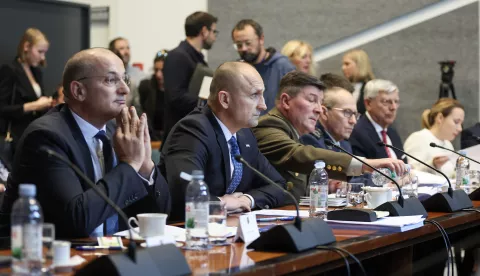 Zagreb, 21.10.2024 - Saborski Odbor za obranu nastavio je sjednicu na temu upućivanju Oružanih snaga Republike Hrvatske u operacije, misije i druge aktivnosti u inozemstvu, među kojima je i sporna misija NSATU za koju je predsjednik Republike odbio dati prethodnu suglasnost. Pritom ni na novu sjednicu Odbora, kao &scaron;to nije bio na prethodnoj, nije do&scaron;ao načelnik Glavnog stožera Oružanih snaga Republike Hrvatske Tihomir Kundid jer mu je predsjednik Zoran Milanović tako zapovjedio. Na slici Orsat Miljenić, ministar Ivan Anu&scaron;ić.foto HINA/ Damir SENČAR/ ds