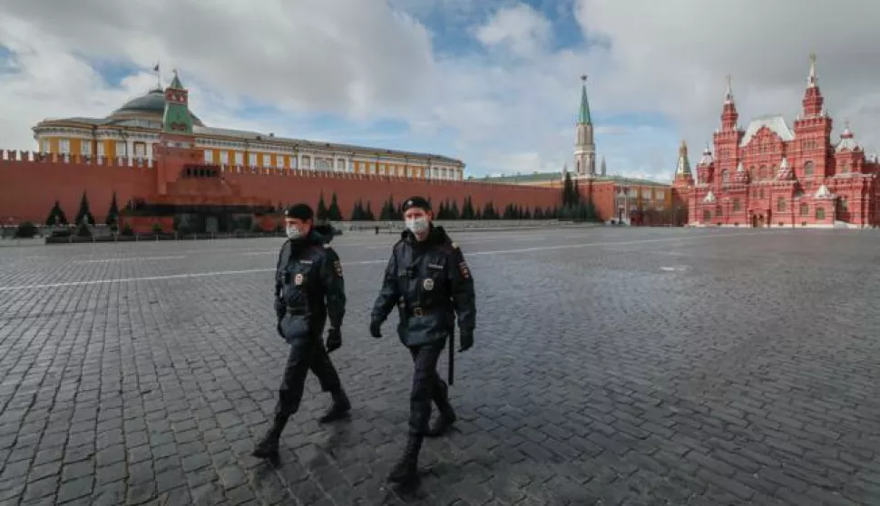 epa08368910 Police officers wearing protective masks walk on the Red Square in front of the Kremlin in Moscow, Russia, 17 April 2020. Russian President Vladimir Putin extended the current nationwide lockdown with stay-at-home orders until the end of April in a bid to slow down the spread of the pandemic COVID-19 disease caused by the SARS-CoV-2 coronavirus. EPA/YURI KOCHETKOV