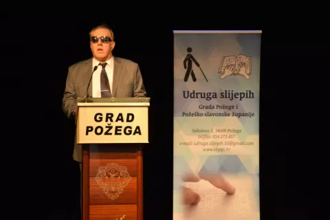 U povodu obilježavanja 70 godina rada Udruge slijepih grada Požege i Požeško-slavonske županije u Gradskom kazalištu održana je svečana sjednica i kazališna predstava "Varijacije" u izvedbi Kazališta slijepih i slabovidnih "Novi život" iz Zagreba. LISTOPAD 2024.