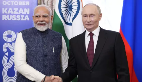 epa11674423 Russian President Vladimir Putin (R) and Indian Prime Minister Narendra Modi shake hands during their meeting on the sidelines of BRICS Summit at Kazan Kremlin in Kazan, Russia, 22 October 2024. The BRICS summit takes place from 22 to 24 October and is expected to be the largest foreign policy event ever held in Russia. EPA/ALEXANDER ZEMLIANICHENKO/POOL