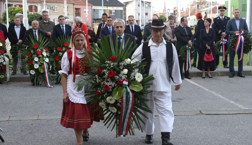 Osijek, 23. 10. 2024., Mačkamama, Mađarska revolucija, sjećanje, polaganje vijenacaSNIMIO BRUNO JOBST