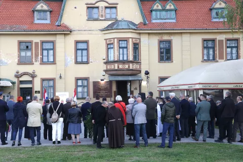 Osijek, 23. 10. 2024., Mačkamama, Mađarska revolucija, sjećanje, polaganje vijenacaSNIMIO BRUNO JOBST