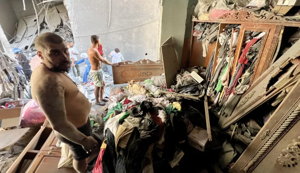 epa11679872 People check belonging at a damaged building that was targeted by an Israeli military strike on 23 October, in Tyre, Lebanon, 24 October 2024. The Israeli Army, Tsahal, issued warnings to evacuate parts of Tyre it claimed were Hezbollah sites in southern Lebanon ahead of airstrikes. According to the Lebanese Ministry of Health, more than 2,500 people have been killed and over 12,000 others have been injured in Lebanon since the start of recent escalations of hostilities. EPA/STRINGER