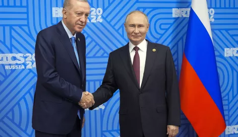 epa11677626 Russian President Vladimir Putin (R) welcomes Turkish President Recep Tayyip Erdogan before their meeting on the sidelines of the BRICS summit in Kazan, Russia, 23 October 2024. The BRICS summit takes place from 22 to 24 October. EPA/ALEXANDER ZEMLIANICHENKO/POOL