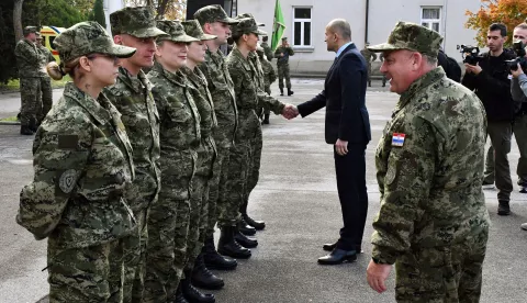 Požega, 25.10.2024. - Potpredsjednik Vlade Republike Hrvatske i ministar obrane Ivan Anušić na svečanoj prisegi 44. naraštaja ročnika na dragovoljnom vojnom osposobljavanju u vojarni "123. brigade Hrvatske vojske" u Požegi. Na fotografiji Ivan Anušić. foto HINA/ tm