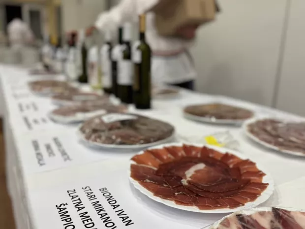 Festivalu &scaron;unke, vina, rakije i kulena