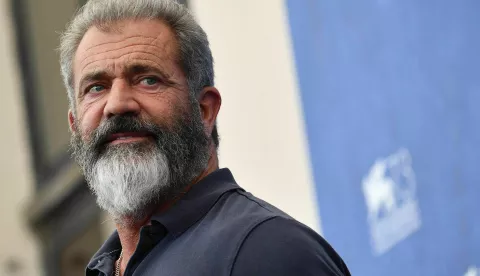 epa05523882 US-Australian actor/director Mel Gibson pose during a photocall for 'Hacksaw Ridge' at the 73rd annual Venice International Film Festival, in Venice, Italy, 04 September 2016. The festival runs from 31 August to 10 September. EPA/ETTORE FERRARI