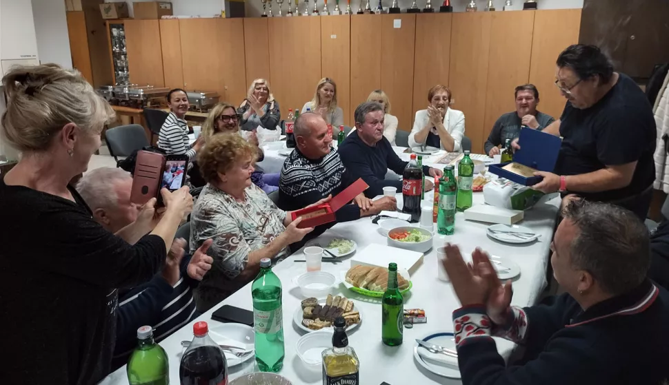 Udruga majstora kotlića Slavonije i Baranje svečanom je Skup&scaron;tinom obilježila 30 godina rada a njezini osnivači i jo&scaron; uvijek aktivni članovi Ilonka Horvat Mamika i Boris Bukovac nagrađeni su plaketama za tri desetljeća doprinosa radu udruge i održavanju tradicije u pripremanju jela u kotliću. Nagrade i priznanja dodjelio je Davor Tomić predsjednik Udruge