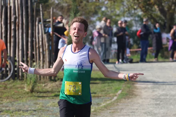 Kopačevo, 26. 10. 2024, 9. Baranjski Ferivi Polumaraton. Start 9. Baranjskog Ferivi Polumaratona, Utrka građana i &scaron;tafeta "1/x"... Vatroslav Haramustek, pobjednik Polumaratona.snimio GOJKO MITIĆ