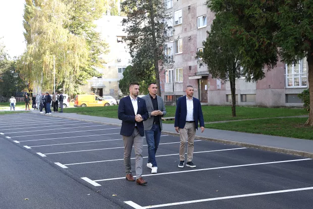 Osijek, 26. 10. 2024., Križanje Opatijske i Medulinske ulice, zavr&scaron;eni radovi, sanacija, kolnik, parkiralii&scaron;na mjesta, obilazak, Ivan Radić - gradonačelnikSNIMIO BRUNO JOBST