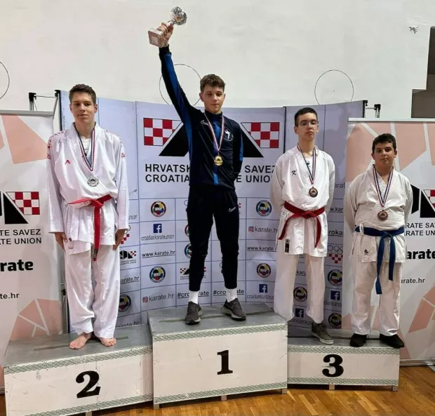 Pet naslova prvaka za borce Karate akademije, medalje osvajali i članovi Essekera