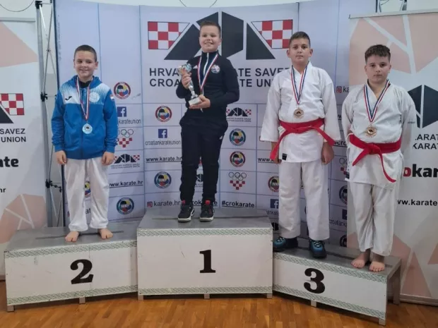 Pet naslova prvaka za borce Karate akademije, medalje osvajali i članovi Essekera
