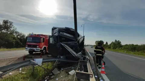 Kamion se zabio u središnju ogradu na autocesti A3 kod Okučana