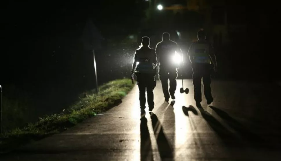 31.07.2017., Habjanovci - Prometna nesreca u selu Habjanovci u kojoj je izgubivsi nadzor nad vozilom, vozac sletio sa ceste u odvodni kanal. Photo: Marko Mrkonjic/PIXSELL------crna4 st