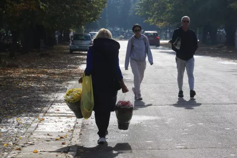 Osijek, 26. 10. 2022, UKOP, Osijek. Centralno groblje, uredjenje groblja uoci Blagdana Svih Svetih.snimio GOJKO MITIĆ