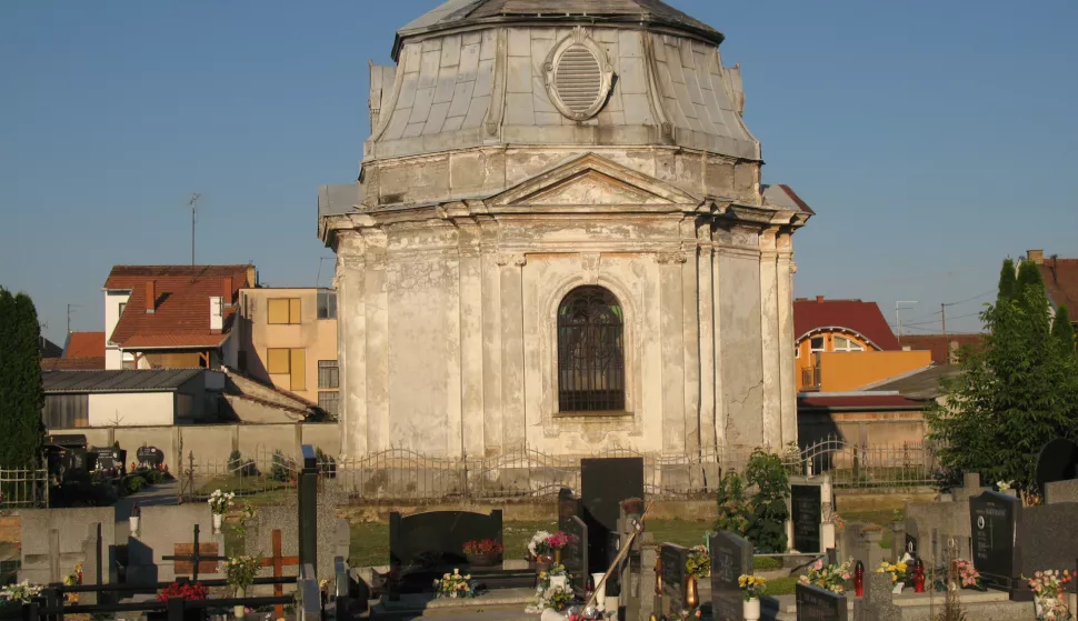 osijek, 19. 06. 2009., snimio tomislav balaš, retfalačko groblje, kapelica