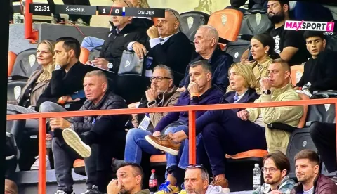 Mario Me&scaron;trović i Jose Boto na tribinama u &Scaron;ibeniku