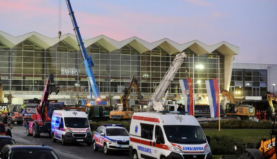 epa11696277 Emergency and heavy machinery crews work at the scene to clear the wreckage following the collapse of the canopy at the railway station in Novi Sad, Serbia, 01 November 2024. At least 12 people lost their lives in the collapse of the Novi Sad Railway Station canopy, as stated by Interior Minister Ivica Dacic. Mayor of Novi Sad, Milan Djuric, reported over 30 injuries in the incident, which occurred just before noon. The recently renovated station building, reopened on 05 July 2024, was undergoing another renovation shortly before the collapse. EPA/MARKO KAROVIC