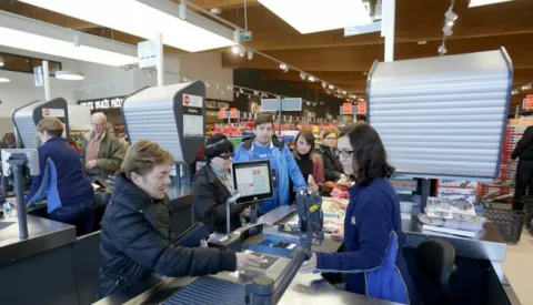 snimio Davor KIBEL,Osijek, 17.03.2016.  Lidl, Čepinska, Otvaranje obnovljene trgovine Lidl