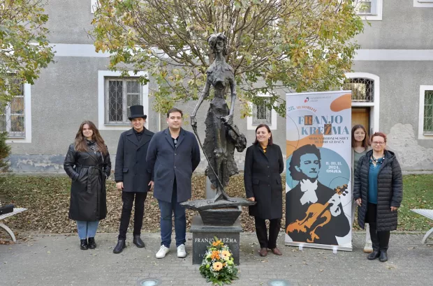 Osijek, 06. 11. 2024., Prolaz Vanje Radu&scaron;a, novinarska konferencija, Glazbena mladež, 28. memorijal Franjo Krežma, Međunarodni susret mladih gudača, MArko Jukić - glumac (Franjo Krežma),Lidija Neznanović - predsjednica GMOS, Domagoj Maras - tajnikSNIMIO BRUNO JOBST