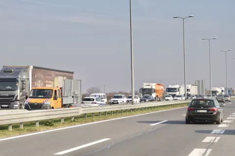 Osijek, 07. 11. 2024., Južna obilaznica, prometna nesreća, Renault Megane, policijaSNIMIO BRUNO JOBST