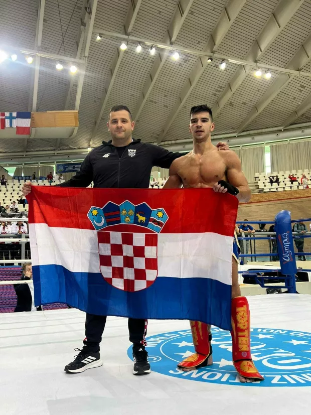 Žestoki momak! Kedve&scaron; krenuo udarati i Turčinu nije bilo spasa