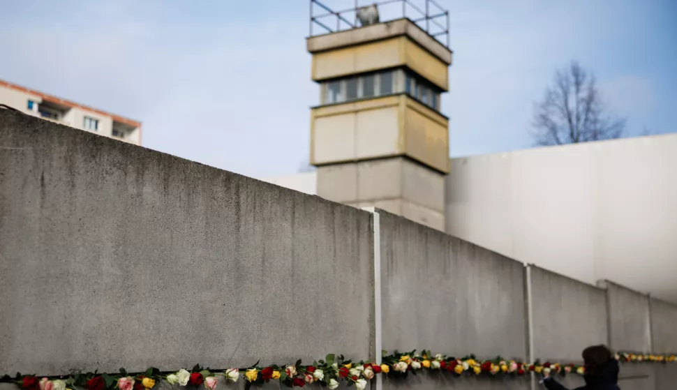 epa11711695 A person places a rose in a gap of remains of the Berlin Wall during a commemorative event on the 35th anniversary of the fall of the Berlin Wall in Berlin, Germany, 09 November 2024. The Berlin Wall surrounded West Berlin for 155 kilometers and divided the city from 13 August 1961 to 09 November 1989. Originally built to prevent East Berliners from fleeing to the West, the wall was continuously expanded by the Socialist Unity Party of Germany (SED) to create a heavily guarded barrier system. The resulting border strip, known in the West as the "death strip", claimed many lives in escape attempts. At least 136 people lost their lives here trying to escape from East to West. The fall of the Wall in November 1989 finally put an end to the system by which the SED had secured its power in the German Democratic Republic (GDR) and heralded the end of the dictatorship. EPA/CLEMENS BILAN