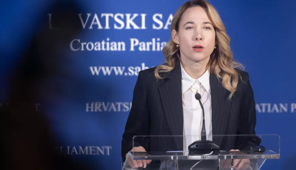 Zagreb, 07.11.2024. - Zastupnica Marija Selak Raspudić sazvala je konferenciju za medije na temu "Za&scaron;to Vlada RH odgađa uvođenje reda u autotaksi prijevozu".Na fotografiji Marija Selak Raspudić.foto HINA/ Edvard &Scaron;U&Scaron;AK/ es