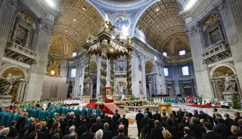 epa11686458 Pope Francis celebrates a Mass for the closing of the synod of bishops in Saint Peter's Basilica at the Vatican, 27 October 2024. This XVIth Ordinary Assembly of the Synod is officially concluding on 27 October, with the celebration of Holy Mass in St. Peter's Basilica presided over by Pope Francis. EPA/FABIO FRUSTACI