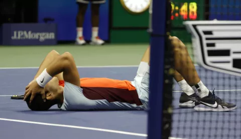 epaselect epa10163046 Carlos Alcaraz of Spain falls on the court while in action against Marin Cilic of Croatia during their fourth round match at the US Open Tennis Championships at the USTA National Tennis Center in Flushing Meadows, New York, USA, 05 September 2022. The US Open runs from 29 August through 11 September. EPA/JASON SZENES