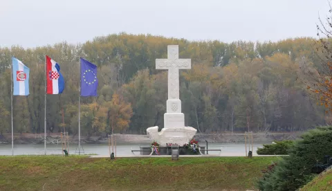 Vukovar, 14. 11. 2024., Vukovar - reportaža, vodotoranj, pastoralni centar, imena poginulih ploča, hotel Dunav, centar grada, memorijalno grobljeSNIMIO BRUNO JOBST