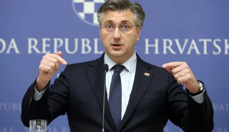 Zagreb, 14.11.2020 - Predsjednik Vlade Andrej Plenkovic odrћao je tiskovnu konferenciju u Banskim dvorima povodom objave kreditne agencije Moody's koja je podigla kreditne rejting Hrvatske za jedan stupanj, na 'Ba1'.foto HINA/ Damir SENCAR/ ds