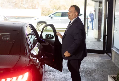 Zagreb, 14.11.2024 - Članovi Sindikata Zajedno nakon gotovo tjedan dana štrajka pozvani su u Ministarstvo zdravstva. Na slici Vili Beroš dolazi na sastanak.Foto Hina/ Dario GRZELJ/ dag