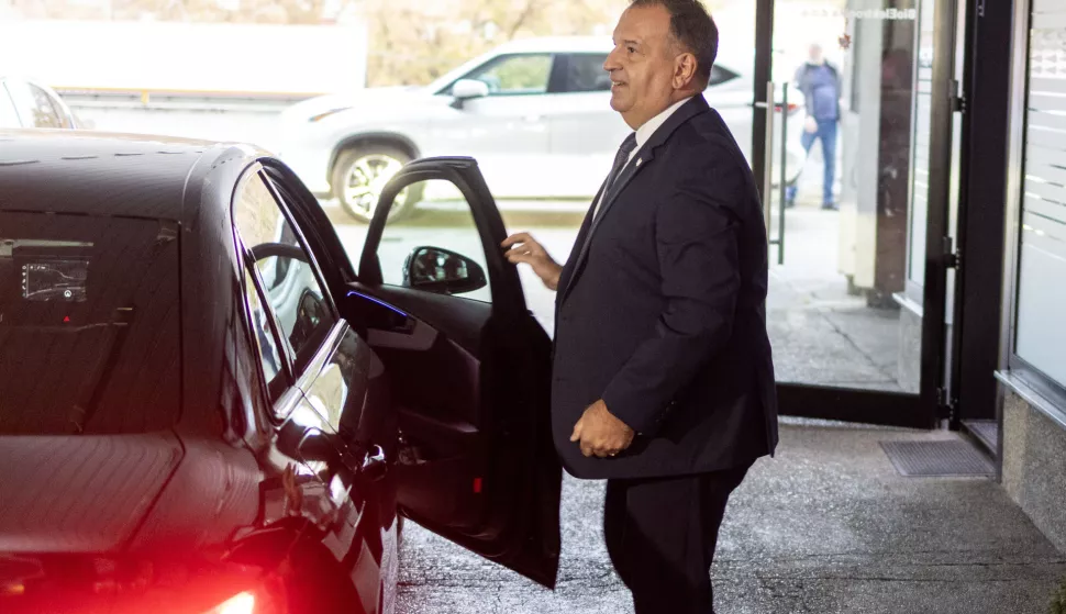 Zagreb, 14.11.2024 - Članovi Sindikata Zajedno nakon gotovo tjedan dana štrajka pozvani su u Ministarstvo zdravstva. Na slici Vili Beroš dolazi na sastanak.Foto Hina/ Dario GRZELJ/ dag