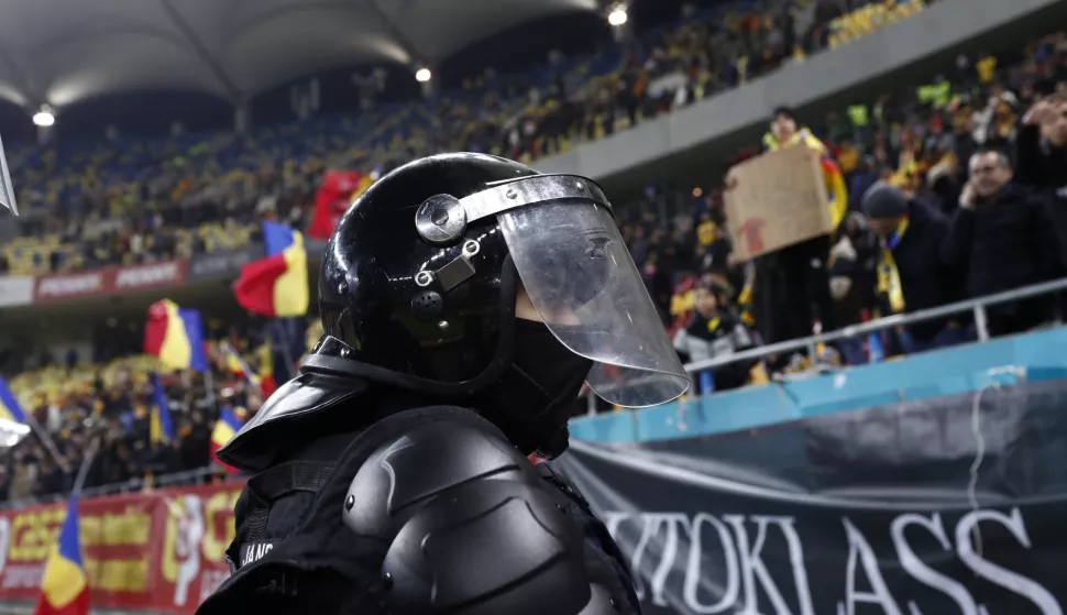 epa11723689 Riot police line up in front the stands during the UEFA Nations League soccer match between Romania and Kosovo, in Bucharest, Romania, 15 November 2024. EPA/ROBERT GHEMENT