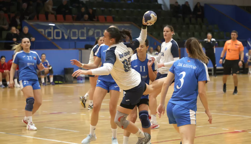 Osijek, 16. 11. 2024., Dvorana Zrinjevac, Osijek - Bjelovar, Prva liga, ženeSNIMIO BRUNO JOBST