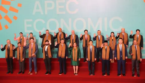 epa11724785 Leaders wave during the official family photo of the Asia Pacific Economic Cooperation (APEC) leaders' summit at the Convention Center in Lima, Peru, 16 November 2024. The Asia-Pacific Economic Cooperation (APEC) leaders' week is held in Lima from 10 to 16 November 2024. EPA/PAOLO AGUILAR