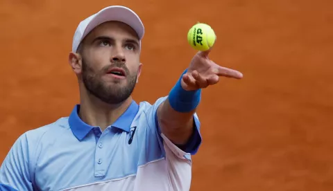 epa11298065 Borna Coric of Croatia in action during his first round match against Benjamin Hassan of Germany at the Madrid Open tennis tournament, in Madrid, Spain, 24 April 2024. EPA/JuanJo Martin