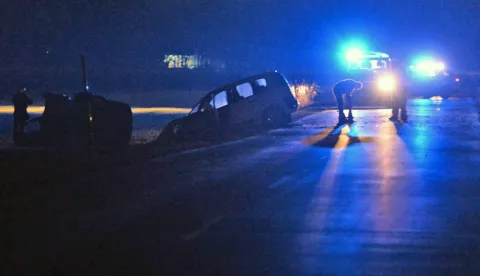 Varadin, 22.1.2019. - U tekoj prometnoj nesreći koja se danas poslijepodne dogodila na cesti između Gornjeg Kuranca i Kuranca u Međimurskoj upaniji poginula su dvojica mladića. Nesreća se dogodila neto poslije 16.00 sati, a uzrokovao ju je vozač osobnog vozila krievačkih registarskih oznaka koji je pretjecao zasad nepoznato vozilo te se sudario s vozilom varadinskih registarskih oznaka koje je iz suprotnog smjera vozio 41-godinji mukarac. Zbog očevida, cesta je bila zatvorena za promet nekoliko sati.foto HINA/ Sinia KALAJDIJA/ ua