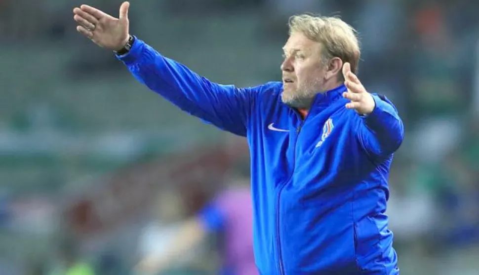 Azerbaijan v Northern Ireland - 2018 FIFA World Cup Qualifying - Group C - Tofik Bakhramov Stadium Azerbaijan manager Robert Prosinecki gestures on the touchline during the 2018 FIFA World Cup qualifying, Group C match at the Tofik Bakhramov Stadium, Baku. Tim Goode Photo: Press Association/PIXSELL------gn dva stupca color sport