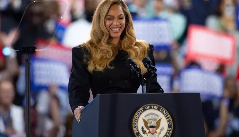 epa11683875 American singer Beyonce speaks during the rally of the US Vice President and Democratic presidential nominee Kamala Harris, at the Shell Energy Stadium in Houston, Texas, USA, 25 October 2024. Harris is running against former US president and Republican presidential nominee Donald Trump and the United States will hold its election on 05 November 2024. EPA/CARLOS RAMIREZ