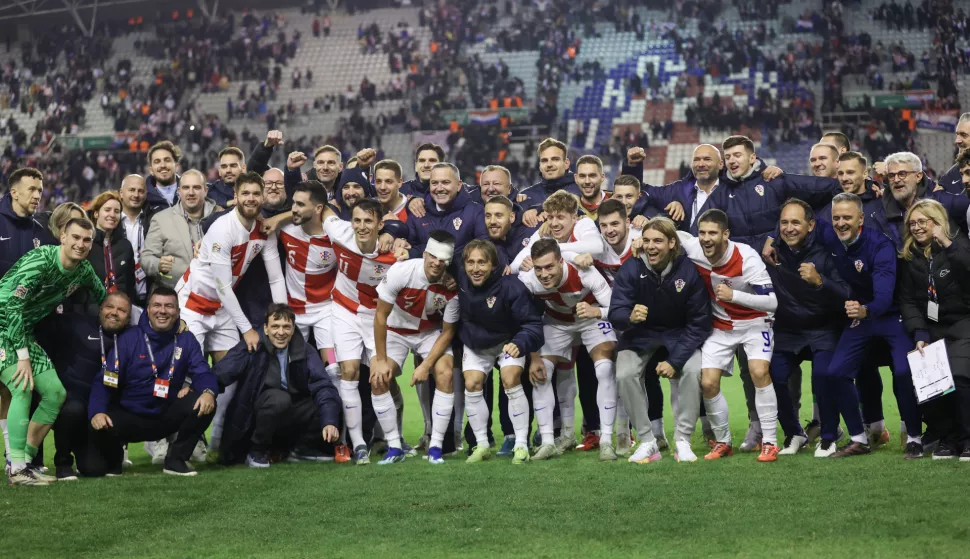 Split, 18.11.2024 - Utakmica Lige nacija između reprezentacija Hrvatske i Portugala na stadionu Poljud u Splitu. Na slici zajednička fotografija hrvatske nogometne reprezentacije nakon utakmice.foto HINA/ Damir SENČAR/ ds