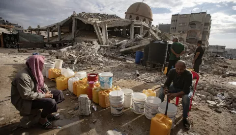 epa11727169 Palestinians wait to fill containers with drinking water amid the destruction in the Khan Younis camp, southern Gaza Strip, 18 November 2024. According to the UN, at least 1.9 million people (or nine in ten people) across the Gaza Strip are internally displaced, including people who have been repeatedly displaced. Since October 2023, only about 11 percent of the Gaza Strip has not been placed under Israeli-issued evacuation orders, the UN aid coordination office OCHA said.&nbsp; EPA/HAITHAM IMAD