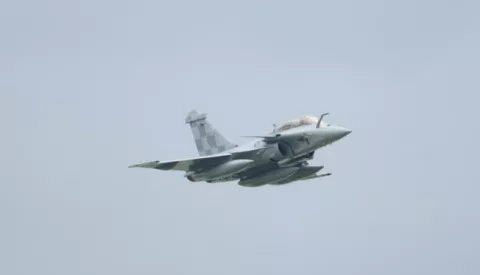 Zagreb, 25.04.2024 - Sveиanost prihvata prve skupine viљenamjenskih borbenih aviona Rafale u sastav Hrvatskog ratnog zrakoplovstva. Na slici Rafale borbeni zrakoplov slijeжe na Meрunarodnu zraиnu luku Franjo Tuрman.foto HINA/ Damir SENИAR/ ds