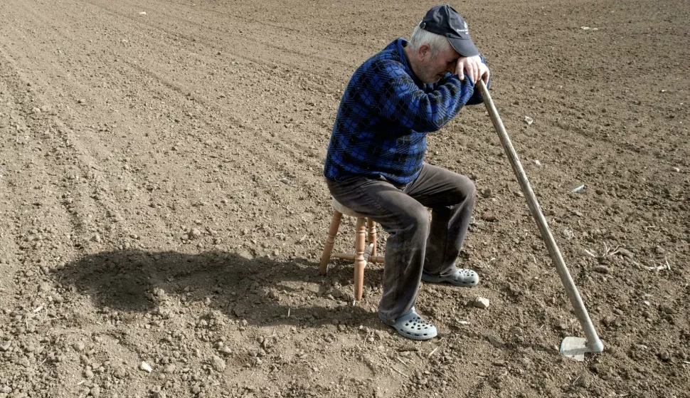 Velika suša na području Slavonije i Baranje 26.03.2019., Osijek - Ovakav nedostatak oborina pocetkom godine ratari Slavonije i Baranje ne pamte unazad 33 godine. Uz nedostatak kise i jak vjetar dodatno isusuje zemlju te je ona tvrda poput kamena. Poznato je da Hrvatska nema dovoljno povrsina u sustavu natapanja pa ratare ocekuje teska godina. r"nPhoto: Dubravka Petric/PIXSELL 