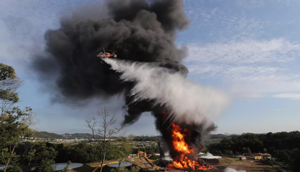 epa07075782 A firefighting helicopter tries to extinguish flames engulfing a large oil storage tank in Goyang, northwest of Seoul, South Korea, 07 October 2018. According to media reports, a large oil storage tank facility in Goyang has been engulfed in flames following an explosion. EPA/YONHAP SOUTH KOREA OUT