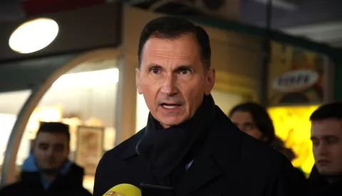 Zagreb, 22.11.2024 - Kandidat za predsjednika Republike Hrvatske Dragan Primorac obi&scaron;ao je zagrebačku tržnicu Dolac, a nakon obilaska dao je izjavu za medije. Na fotografiji Dragan Primorac.foto HINA/ Denis CERIĆ /dc