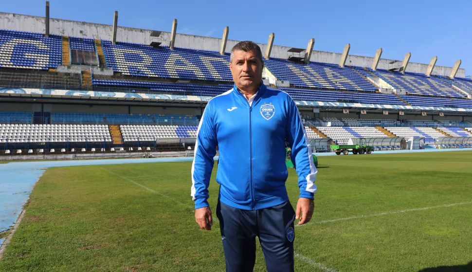 Osijek, 23. 10. 2024, Stadion Gradski vrt, press konferencija ŽNK Osijek, predstavljanje novog trenera ženskog nogometnog kluba Osijek, Roberta Špehara.snimio GOJKO MITIĆ